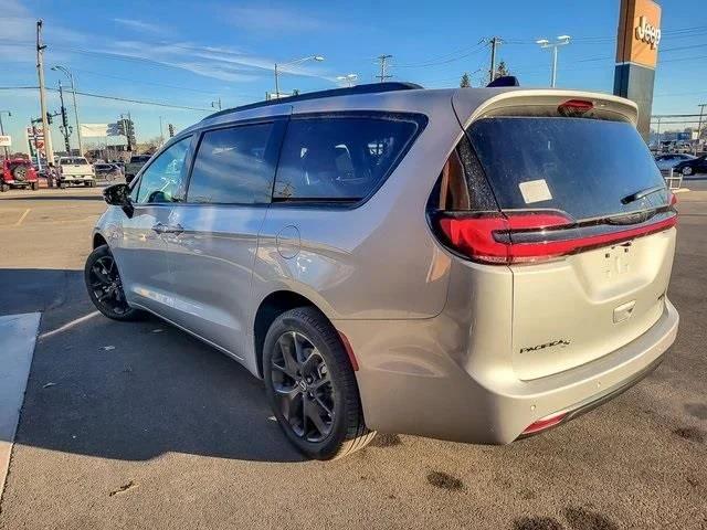 2026 Chrysler Pacifica Limited AWD