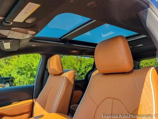 2026 Chrysler Pacifica Pinnacle AWD