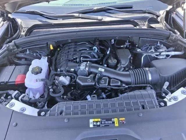 New 2026 Baltic Gray Metallic Clear-Coat Exterior Paint Jeep Laredo X image 8
