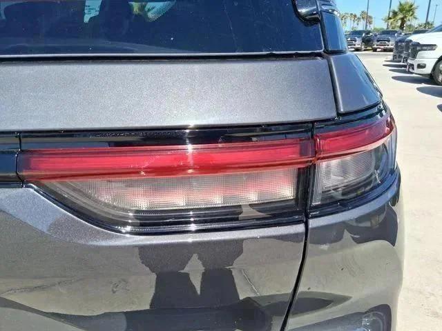 New 2026 Baltic Gray Metallic Clear-Coat Exterior Paint Jeep Laredo X image 10
