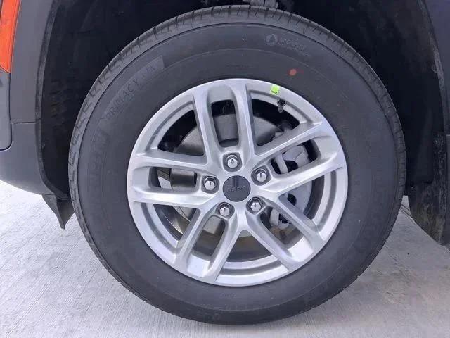 New 2026 Baltic Gray Metallic Clear-Coat Exterior Paint Jeep Laredo X image 12