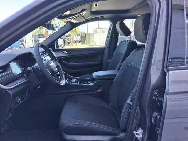 New 2026 Baltic Gray Metallic Clear-Coat Exterior Paint Jeep Laredo X image 19