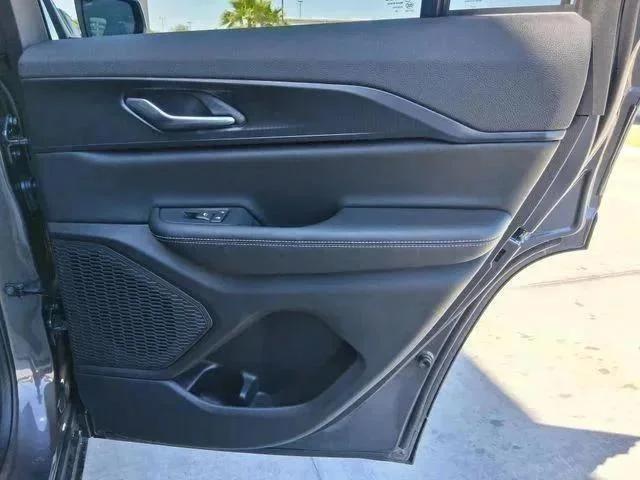New 2026 Baltic Gray Metallic Clear-Coat Exterior Paint Jeep Laredo X image 22