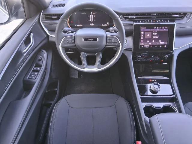 2026 Jeep Grand Cherokee Altitude 4x2