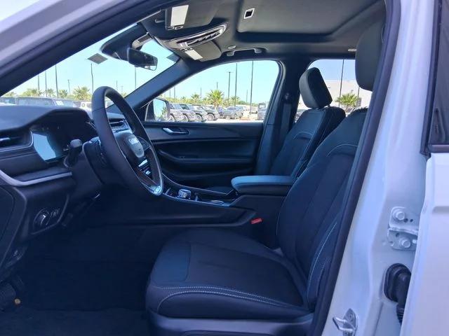 2026 Jeep Grand Cherokee Altitude 4x2