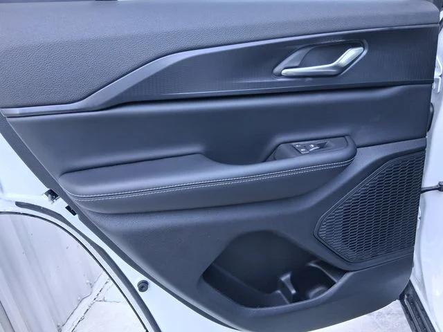 2026 Jeep Grand Cherokee Altitude 4x2