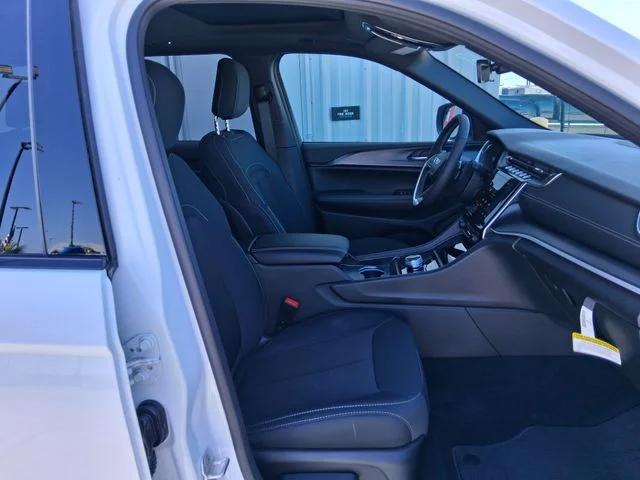 2026 Jeep Grand Cherokee Altitude 4x2
