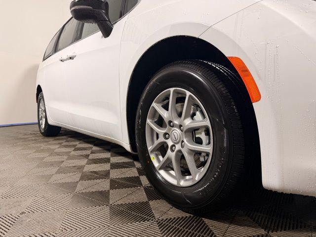 2026 Chrysler Voyager VOYAGER LX