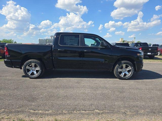 2026 RAM Ram 1500 RAM 1500 EXPRESS CREW CAB 4X4 57 BOX