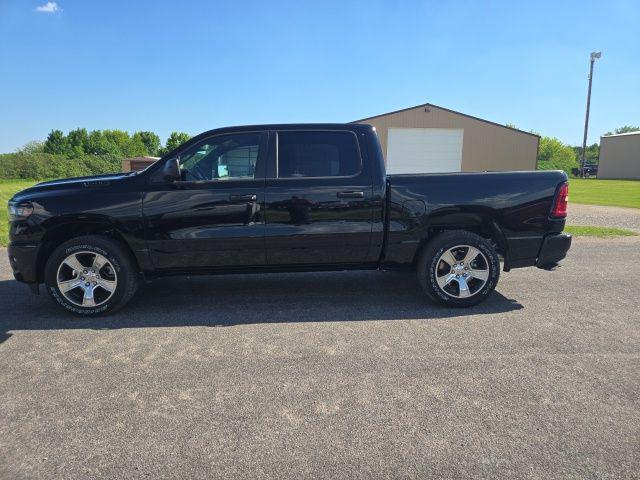 2026 RAM Ram 1500 RAM 1500 EXPRESS CREW CAB 4X4 57 BOX