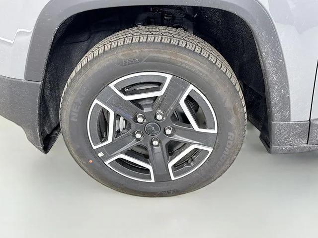 2026 Jeep Cherokee Laredo 4x4