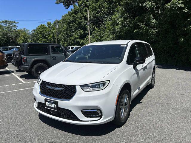 2026 Chrysler Pacifica Select AWD