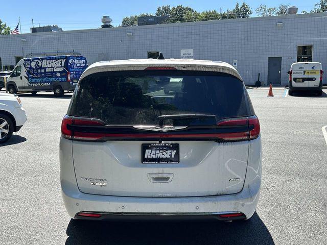 2026 Chrysler Pacifica Select AWD
