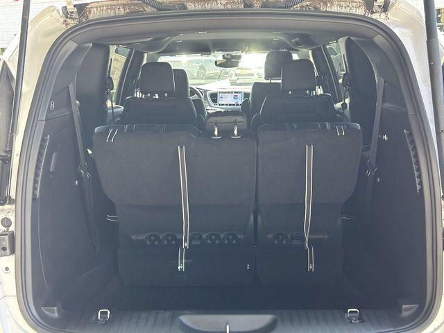 2026 Chrysler Pacifica Select AWD