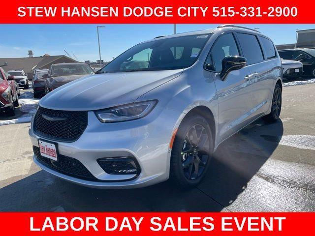 2026 Chrysler Pacifica Limited for sale in Urbandale, IA
