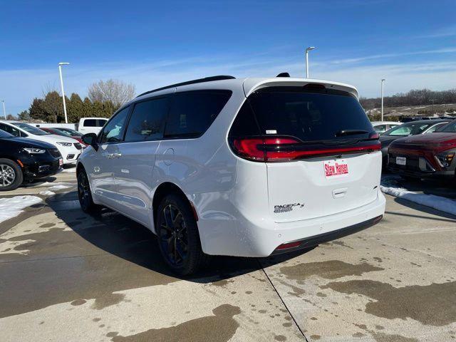 2026 Chrysler Pacifica Select AWD