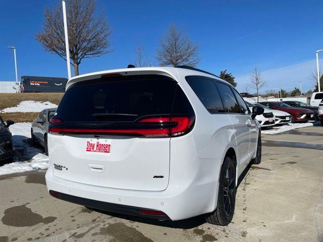 2026 Chrysler Pacifica Select AWD