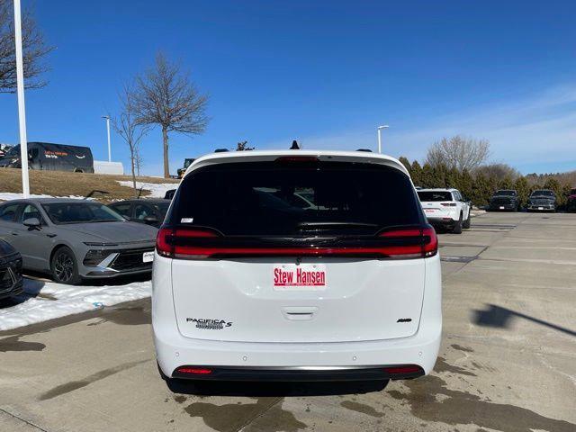 2026 Chrysler Pacifica Select AWD