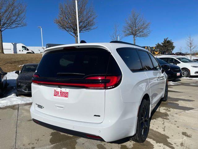 2026 Chrysler Pacifica Select AWD