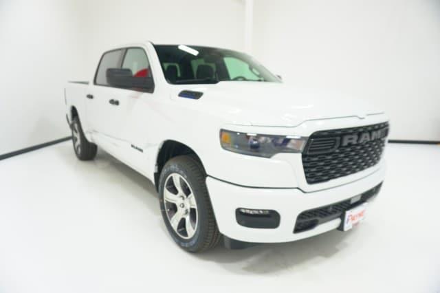 2026 RAM Ram 1500 RAM 1500 EXPRESS CREW CAB 4X2 57 BOX