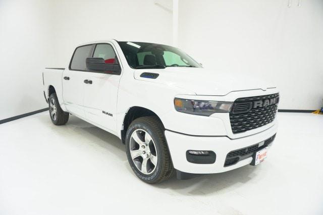 2026 RAM Ram 1500 RAM 1500 EXPRESS CREW CAB 4X2 57 BOX