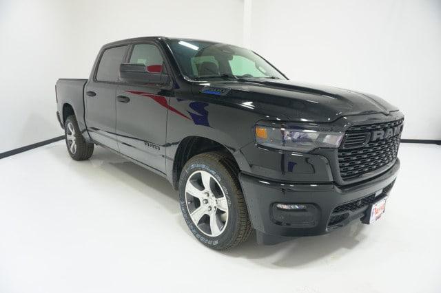 2026 RAM Ram 1500 RAM 1500 EXPRESS CREW CAB 4X2 57 BOX