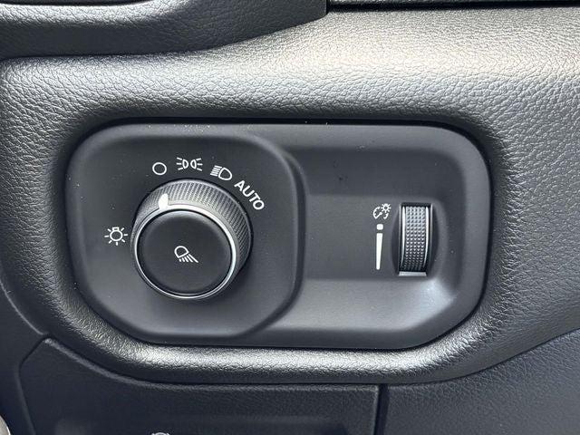 2026 Ram 1500 Tradesman Crew Cab 4x4 5'7" Box