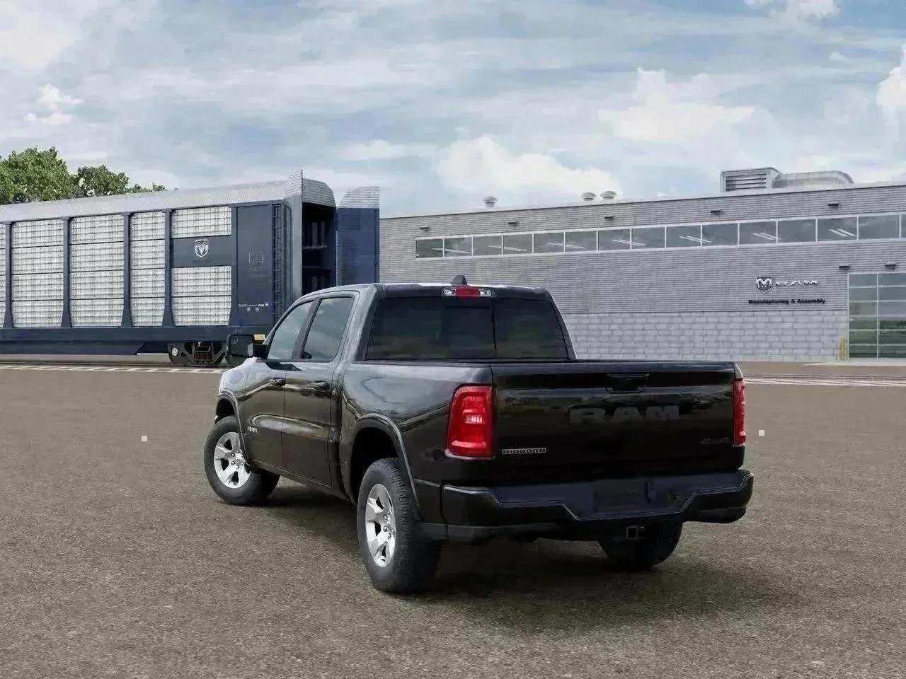 New 2026 Diamond Black Crystal Pearl-Coat Exterior Paint RAM Big Horn/Lone Star image 3