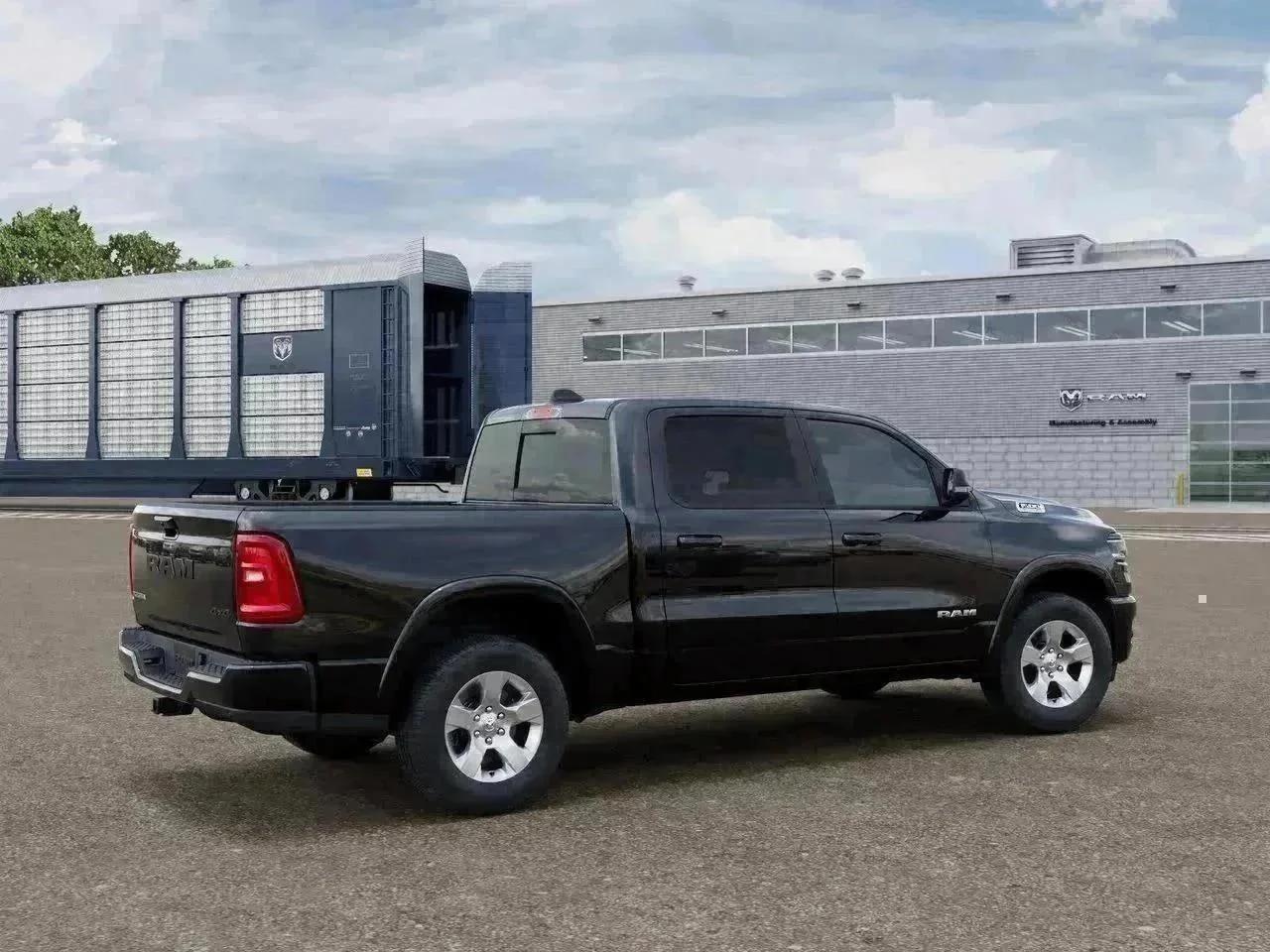 New 2026 Diamond Black Crystal Pearl-Coat Exterior Paint RAM Big Horn/Lone Star image 4