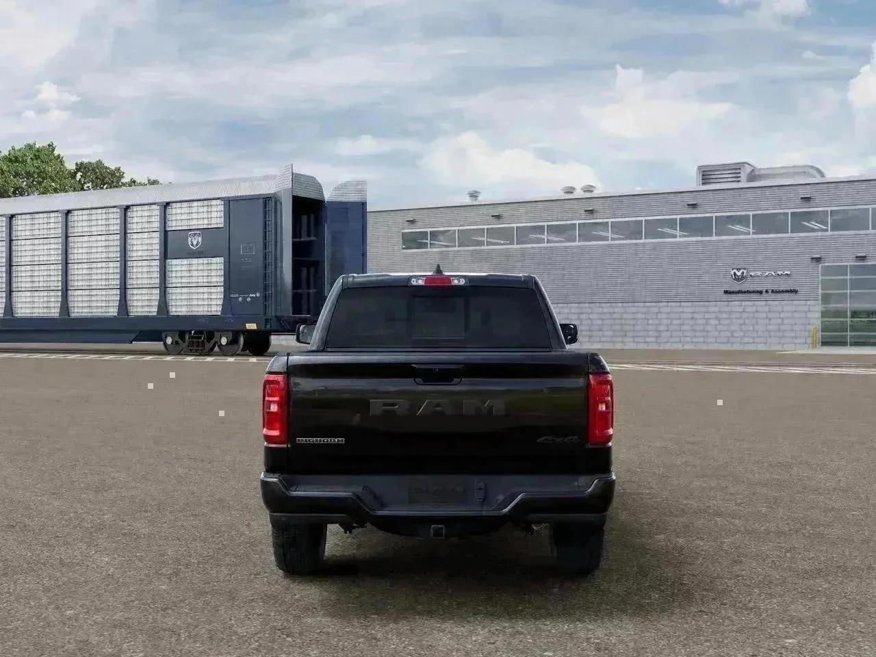 New 2026 Diamond Black Crystal Pearl-Coat Exterior Paint RAM Big Horn/Lone Star image 33