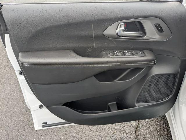2026 Chrysler Pacifica Select AWD