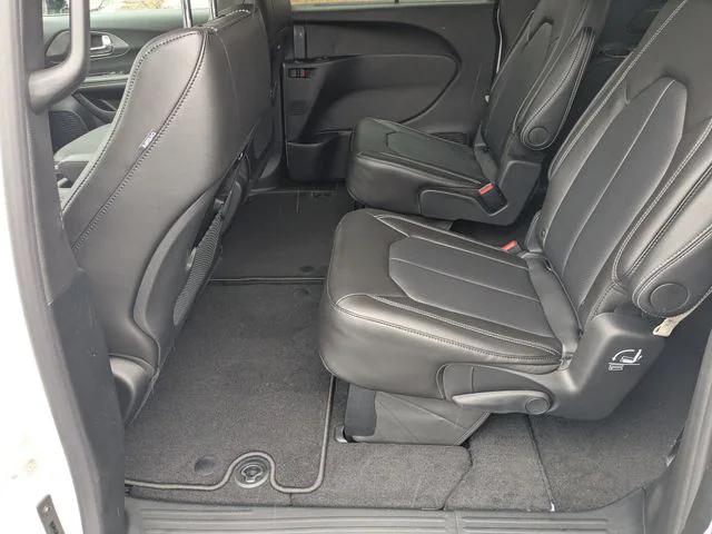 2026 Chrysler Pacifica Select AWD