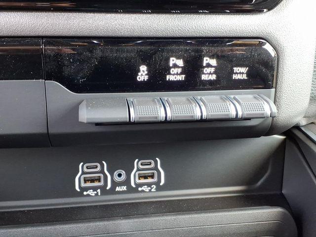2026 Ram 1500 Express Crew Cab 4x4 5'7" Box