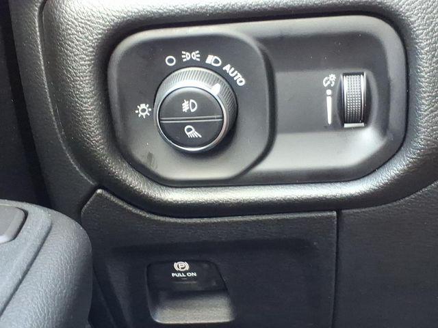 2026 Ram 1500 Express Crew Cab 4x4 5'7" Box