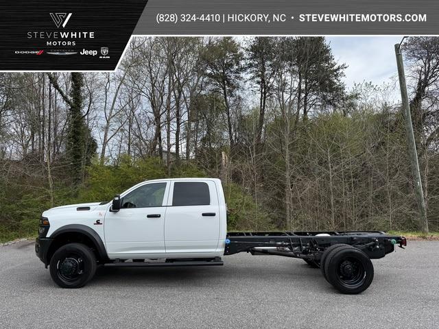 2026 RAM Ram 5500 Chassis Cab RAM 5500 TRADESMAN CHASSIS CREW CAB 4X4 84 CA