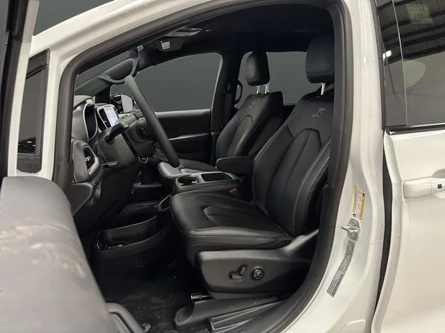 2026 Chrysler Pacifica Select AWD