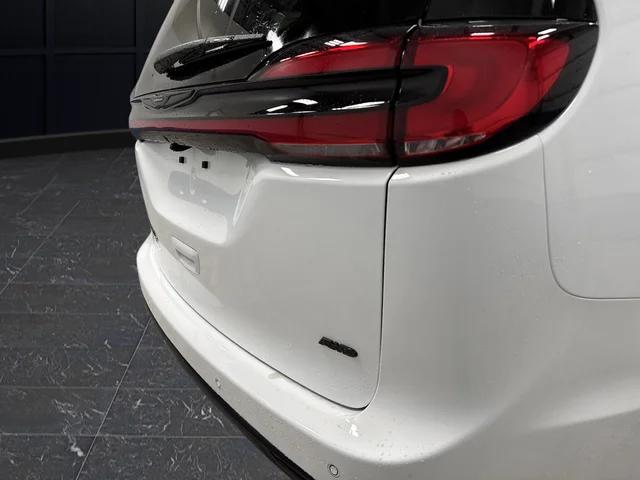 2026 Chrysler Pacifica Select AWD