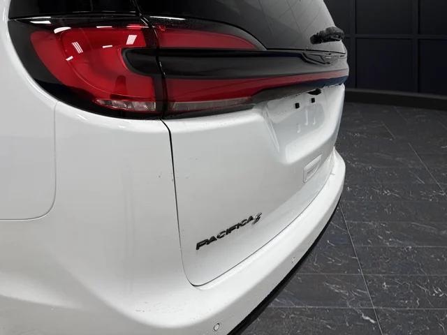 2026 Chrysler Pacifica Select AWD