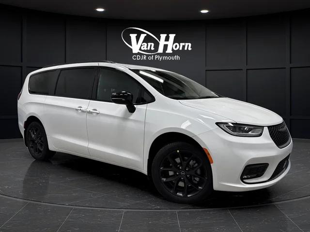 2026 Chrysler Pacifica Select AWD