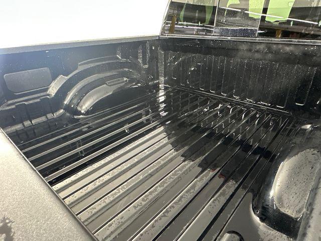 2026 Ram 1500 Express Crew Cab 4x4 5'7" Box