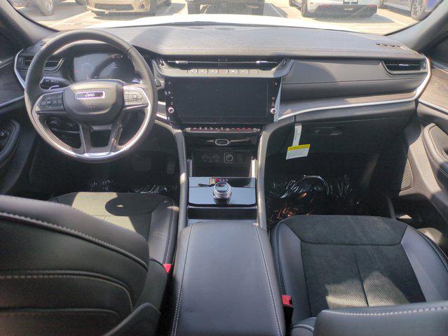 2026 Jeep Grand Cherokee Altitude 4x2