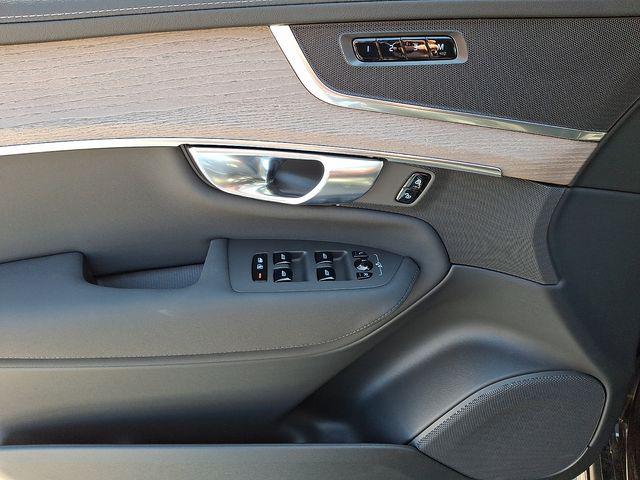 2026 Volvo XC90 Plus, B6 AWD Gas (mild hybrid), Gasoline, Bright, 7 Seats
