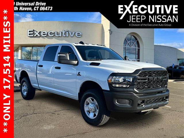 2024 RAM 3500 Tradesman Crew Cab 4x4 64 Box