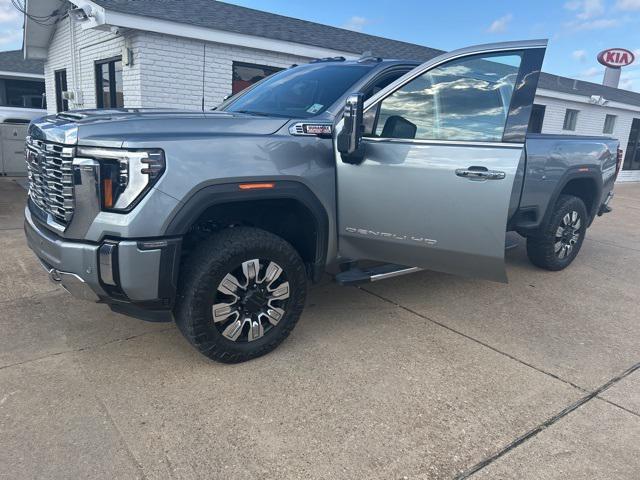 2024 GMC Sierra 2500HD 4WD Crew Cab Standard Bed Denali