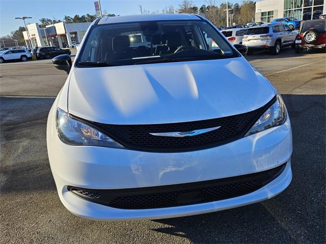 2024 Chrysler Voyager LX