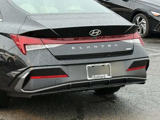 2025 Hyundai Elantra Hybrid Limited