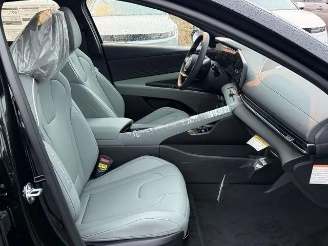 2025 Hyundai Elantra Hybrid Limited