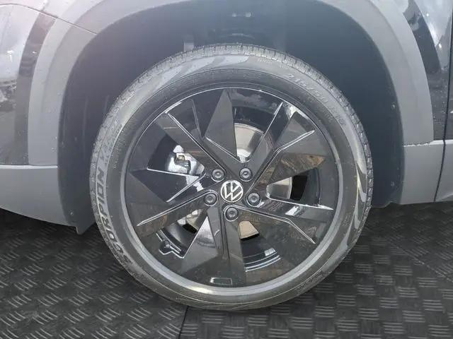 2026 Volkswagen Taos SE Black
