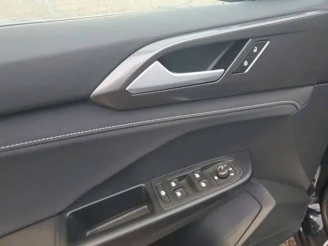 2026 Volkswagen Taos SE Black