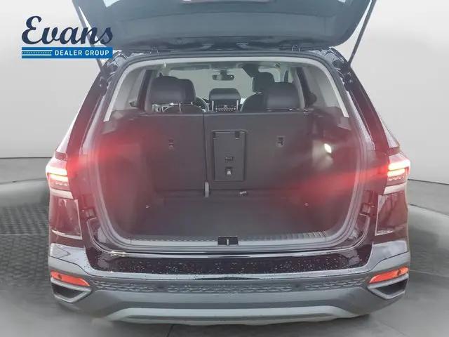 2026 Volkswagen Taos SE Black